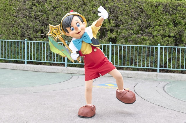 話題のデイタイムパレード「ディズニー・ハーモニー・イン・カラー」 | 動画を公開！As to Disney artwork, logos and properties： (C) Disney