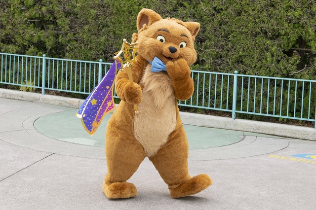 話題のデイタイムパレード「ディズニー・ハーモニー・イン・カラー」 | 動画を公開！As to Disney artwork, logos and properties： (C) Disney