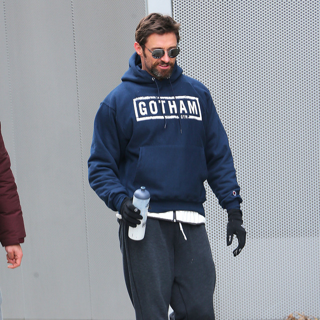 「ゴッサム」パーカーを着たヒュー・ジャックマン -(C) Getty Images