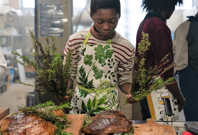 『ウィ、シェフ！』© Odyssee Pictures - Apollo Films Distribution - France 3 Cinéma -Pictanovo - Elemiah- Charlie Films 2022