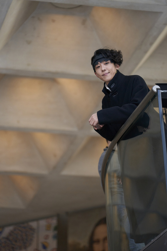 『岸辺露伴 ルーヴルへ行く』オフショット© 2023「岸辺露伴 ルーヴルへ行く」製作委員会 © LUCKY LAND COMMUNICATIONS/集英社