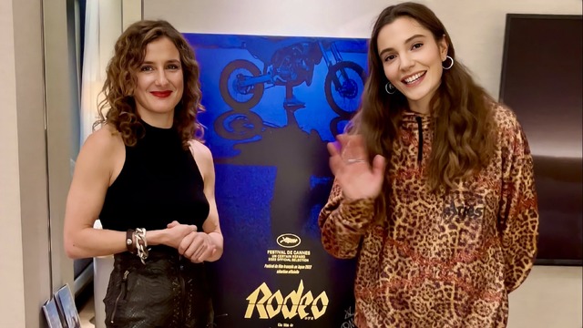 ローラ・キヴォロン監督＆アントニア・ブルジ『Rodeo ロデオ』© 2022 CG Cinéma / ReallyLikeFilms