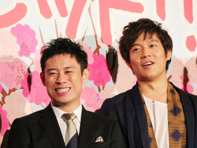 伊藤淳史＆小出恵介 in 『ボクたちの交換日記』初日舞台挨拶