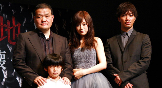 前田敦子＆成宮寛貴＆田中奏生＆中田秀夫監督／『クロユリ団地』＠第5回沖縄国際映画祭