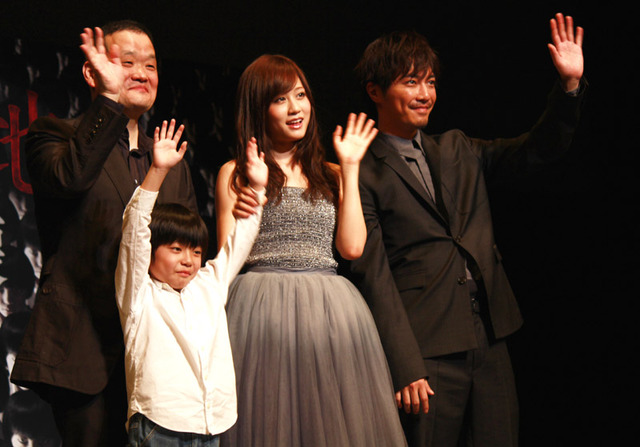 前田敦子＆成宮寛貴＆田中奏生＆中田秀夫監督／『クロユリ団地』＠第5回沖縄国際映画祭