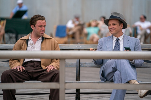 『アウシュヴィッツの生還者』© 2022 HEAVYWEIGHT HOLDINGS, LLC. ALL RIGHTS RESERVED.