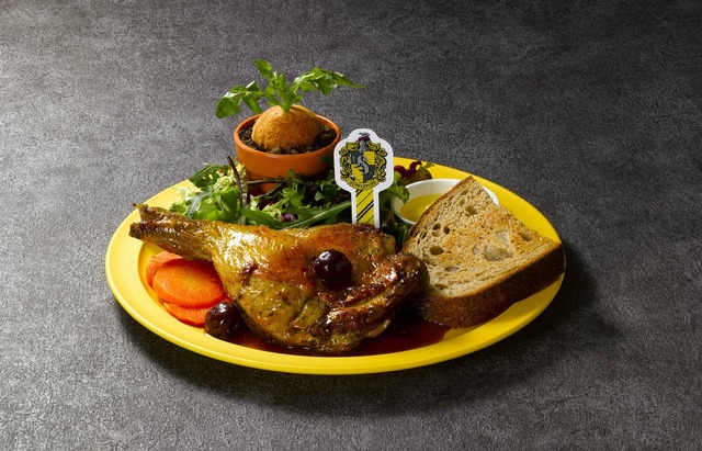 ハッフルパフ™　プレート（ローストチキン）「ワーナー ブラザース スタジオツアー東京 ‐ メイキング・オブ・ハリー・ポッター」