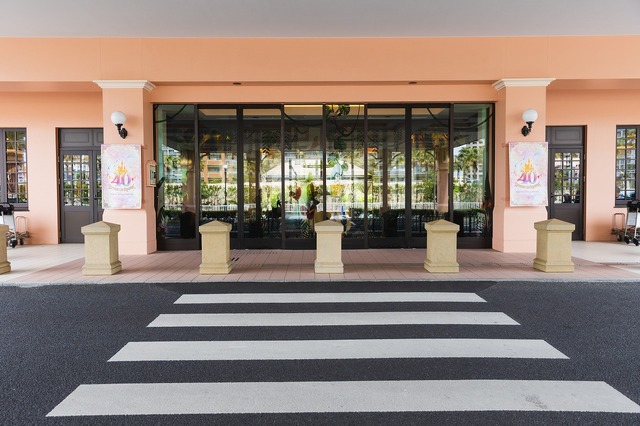 40周年の祝祭感あふれる期間限定ルームに潜入！As to Disney artwork, logos and properties： (C) Disney