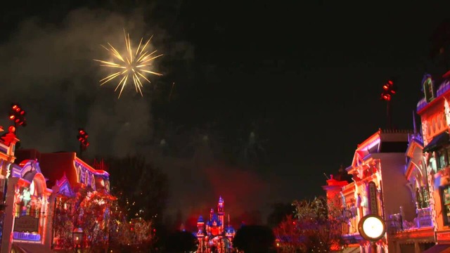 ディズニー100周年記念のナイトショー、「ワンダラス・ジャーニー」As to Disney artwork, logos and properties： (C) Disney