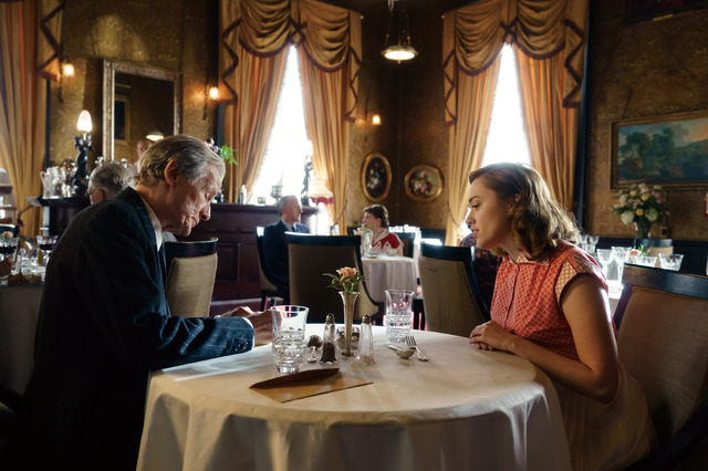 『生きる LIVING』©Number 9 Films Living Limited