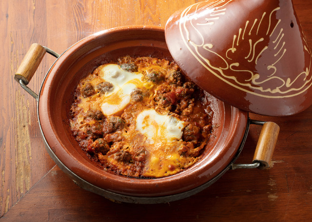 『青いカフタンの仕立て屋』© Les Films du Nouveau Monde - Ali n’ Productions - Velvet Films – Snowglobe