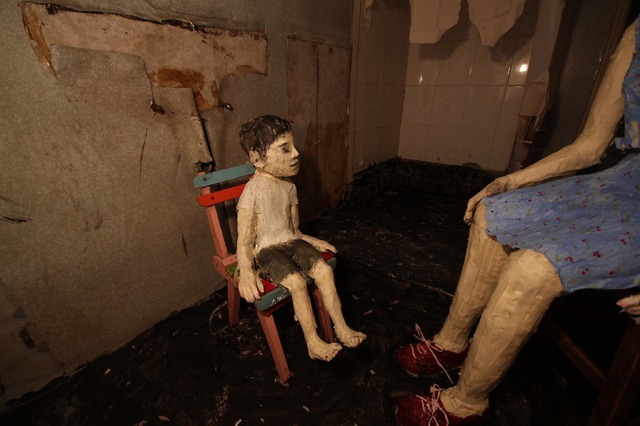 『オオカミの家』© Diluvio & Globo Rojo Films, 2018