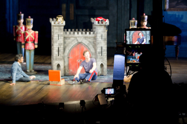 NTLive『ハムレット』 ©️ Johan Persson