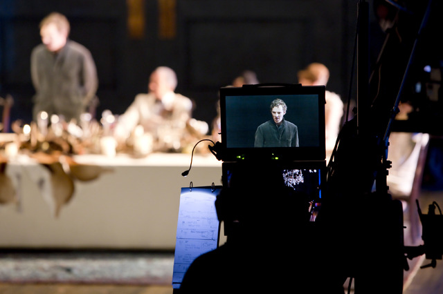 NTLive『ハムレット』 ©️ Johan Persson