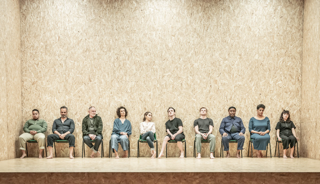 NTLive『かもめ』 ©️ Marc Brenner