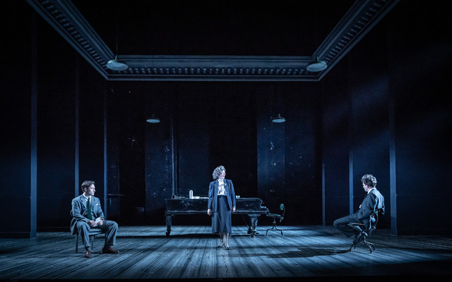 NTLive『レオポルトシュタット』 ©️ Marc Brenner