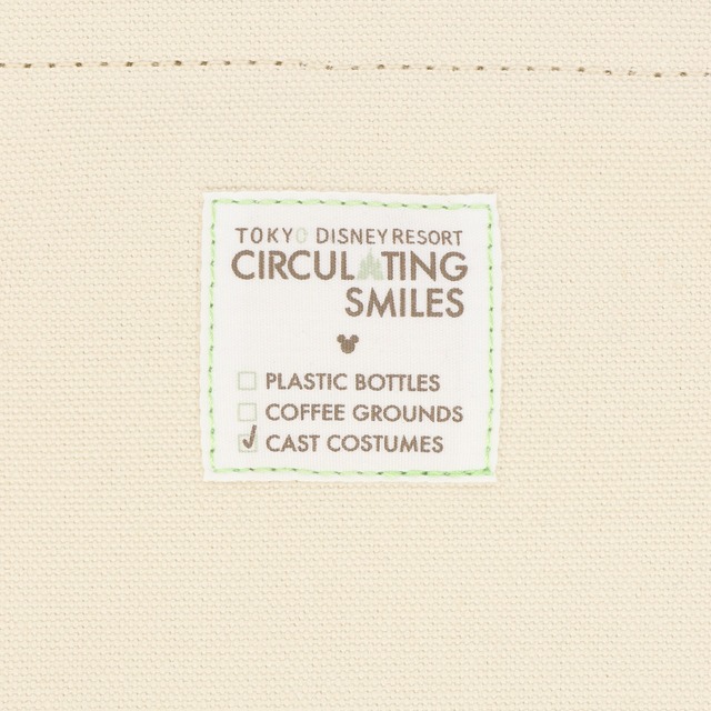 キャストのコスチューム生地をそのまま活かしたグッズが新登場！デザイン豊富なT シャツやトートバッグなど全8種類 As to Disney artwork, logos and properties： (C) Disney