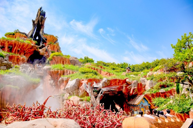 TDLの人気アトラクションが“びしょ濡れMAX”に！「スプラッシュ・マウンテン“びしょ濡れMAX”」再び As to Disney artwork, logos and properties： (C) Disney