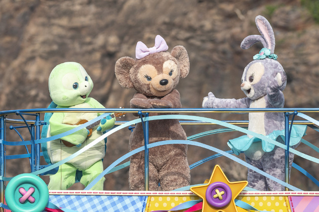 ダッフィー＆フレンズ7人全員がそろう夏！「ダッフィー＆フレンズのスマイル＆ファン」お披露目 As to Disney artwork, logos and properties： (C) Disney