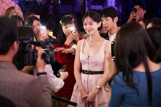 Netflixシリーズ「セレブリティ」配信中