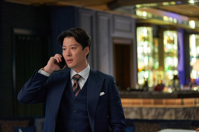Netflixシリーズ「セレブリティ」配信中