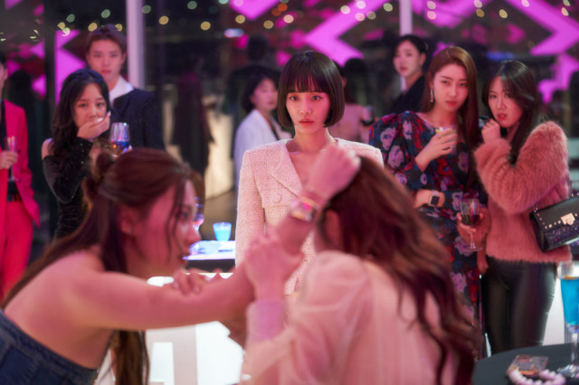 Netflixシリーズ「セレブリティ」配信中