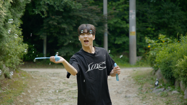 「PICNIC TIME」　(C) SLL Joongang Co.,Ltd & Studio Slam & AZING all rights reserved.