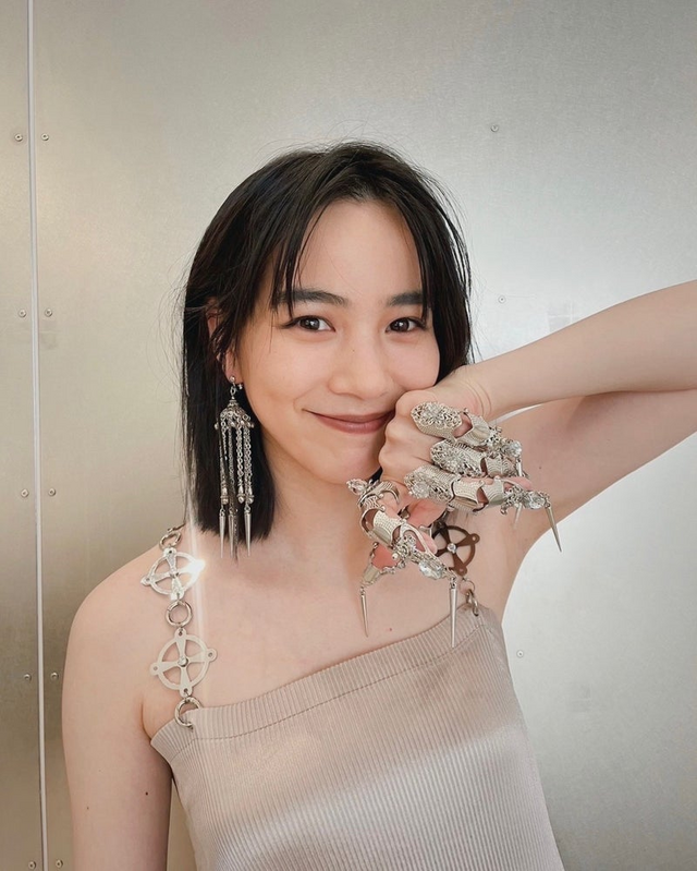 のん2ndフルアルバム「PURSUE」のビジュアル撮影時のオフショット