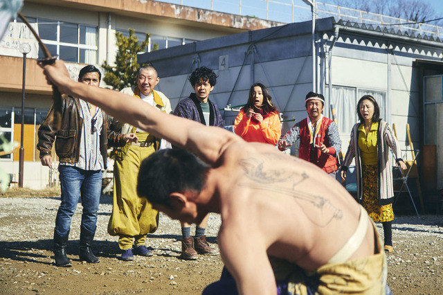 「季節のない街」