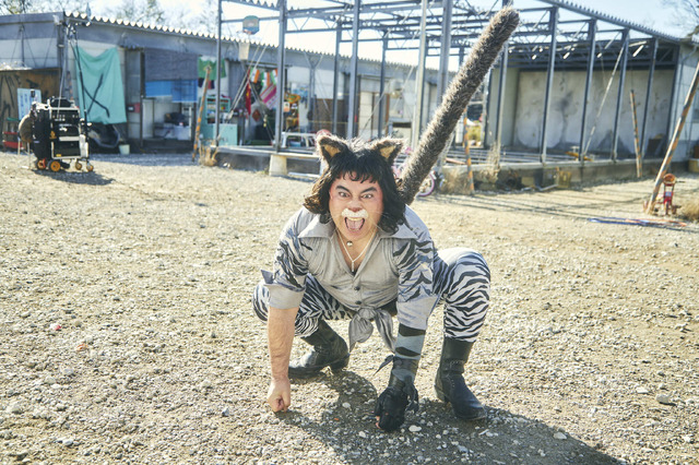 尻尾をピンと立てて威嚇「季節のない街」　ディズニープラス「スター」で8月9日(水)より全10話一挙独占配信