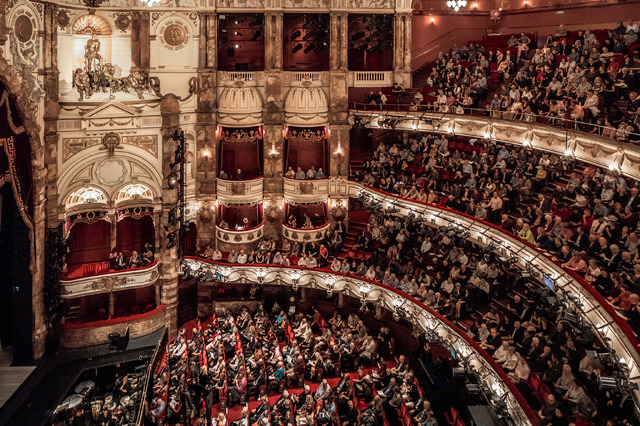 ロンドン・コロシアム撮影 Guy de Laubier