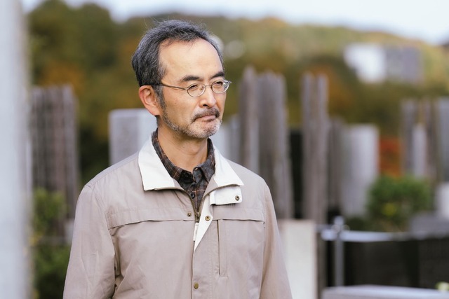 『ほつれる』 ⓒ2023「ほつれる」製作委員会＆COMME DES CINEMAS