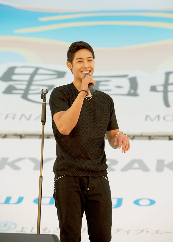 キム・ヒョンジュン／ビーチステージ・ライヴ in 「第5回沖縄国際映画祭」