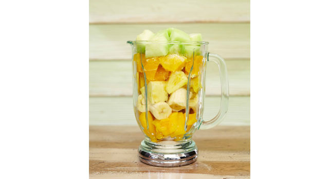 トロピカルイエロー520円（税込）（清美オレンジ、国産メロン、パパイヤ、バナナ、パイナップル）