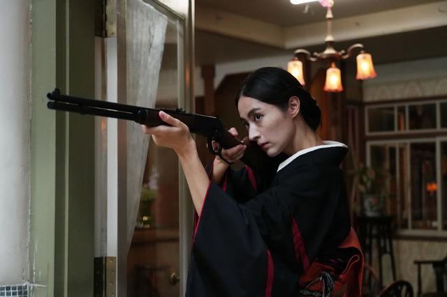 『リボルバー・リリー』©2023「リボルバー・リリー」フィルムパートナーズ