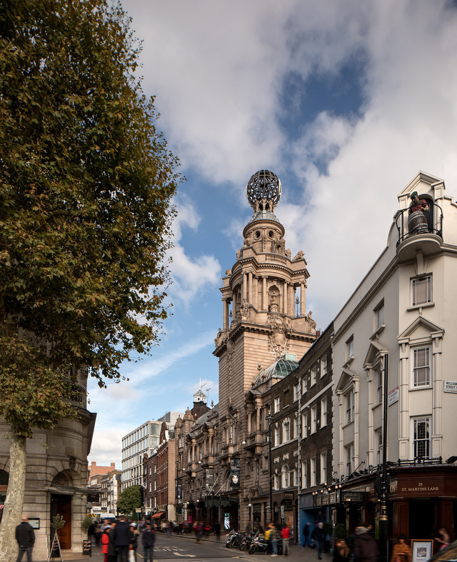 ロンドンコロシアム劇場写真 クレジット 撮影者：Guy de Laubier