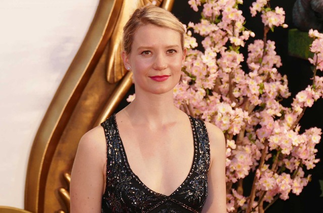 ミア・ワシコウスカ