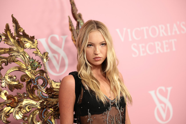 ライラ・モス Photo by Dimitrios Kambouris/Getty Images for Victoria's Secret