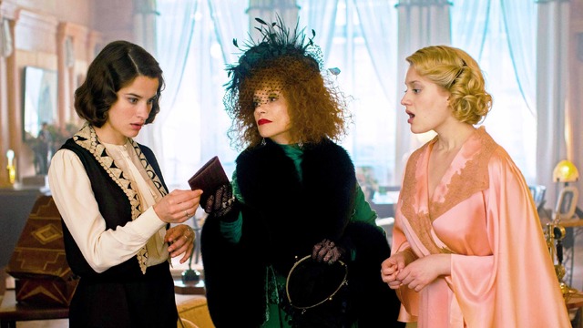 『私がやりました』© 2023 MANDARIN & COMPAGNIE - FOZ - GAUMONT – FRANCE 2 CINÉMA - SCOPE PICTURES – PLAYTIME PRODUCTION