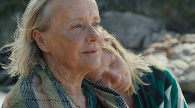 『ブルーバック あの海を見ていた』©2022 ARENAMEDIA PTY LTD, SCREENWEST (AUSTRALIA) LTD AND SCREEN AUSTRALIA