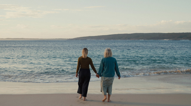 『ブルーバック あの海を見ていた』©2022 ARENAMEDIA PTY LTD, SCREENWEST (AUSTRALIA) LTD AND SCREEN AUSTRALIA