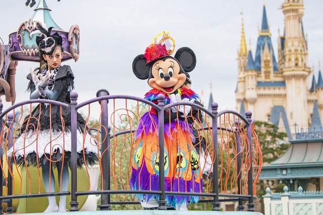 TDLで人気の期間限定「スプーキー“Boo!”パレード」、コワくて楽しいパレードの魅力を紹介 As to Disney artwork, logos and properties： (C) Disney
