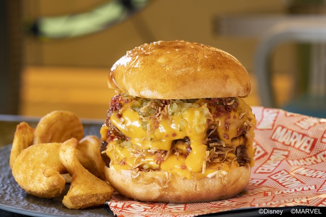 気分はトニー・スターク？スペシャルメニュー＜地球最強のチーズバーガー＞アンバサダーホテルに新登場 ©Disney ©MARVEL