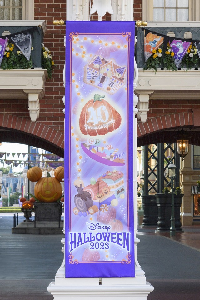 撮影スポットが盛りだくさん！！東京ディズニーランド「ディズニー・ハロウィーン」デコレーションを紹介 As to Disney artwork, logos and properties： (C) Disney