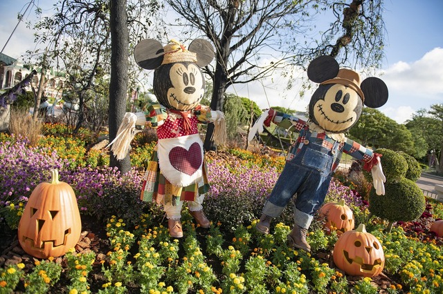 撮影スポットが盛りだくさん！！東京ディズニーランド「ディズニー・ハロウィーン」デコレーションを紹介 As to Disney artwork, logos and properties： (C) Disney