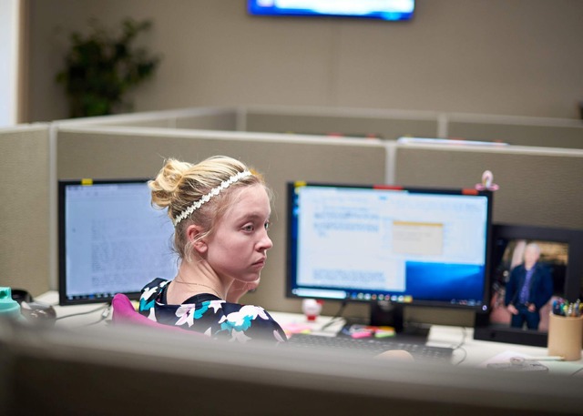 『リアリティ』© 2022 Mickey and Mina LLC. All Rights Reserved.