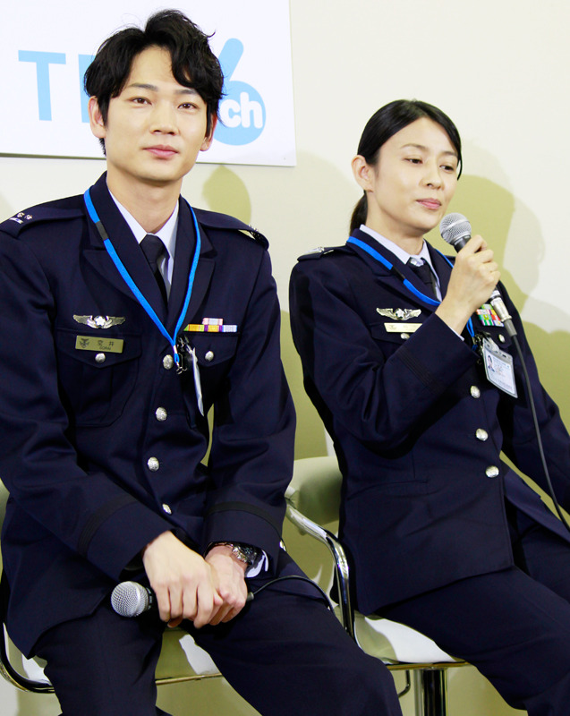 ドラマ「空飛ぶ広報室」でピュア男子・空井大祐を演じる綾野剛