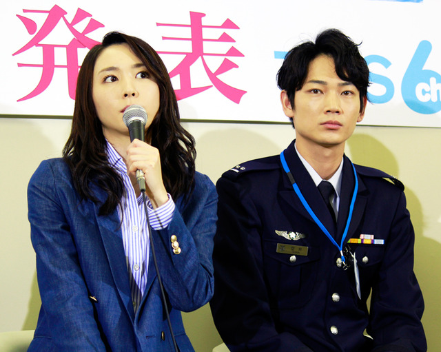 ドラマ「空飛ぶ広報室」でピュア男子・空井大祐を演じる綾野剛