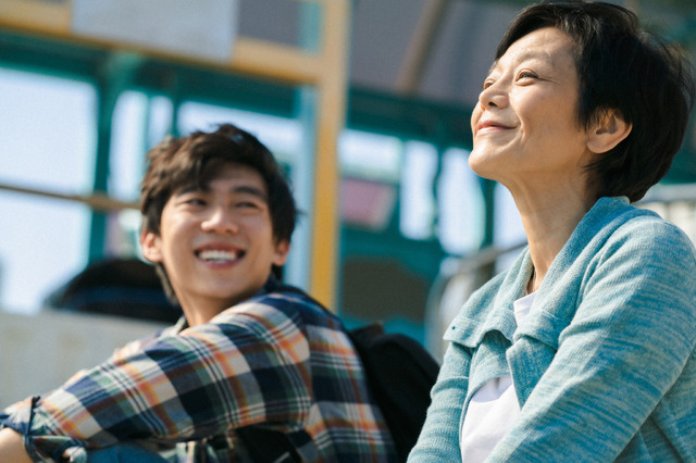 『燈火（ネオン）は消えず』©2022 A Light Never Goes Out Limited All Rights Reserved