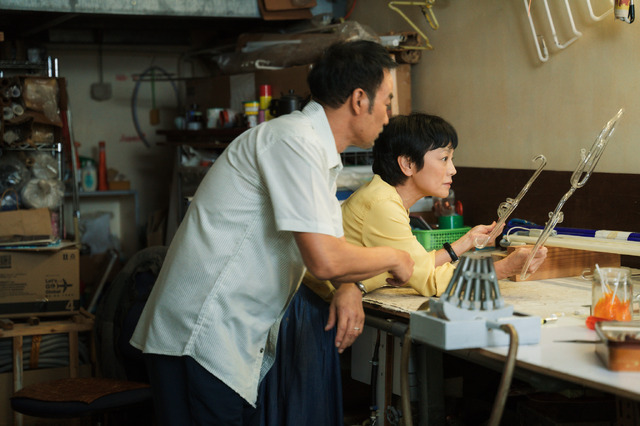 『燈火（ネオン）は消えず』©2022 A Light Never Goes Out Limited All Rights Reserved